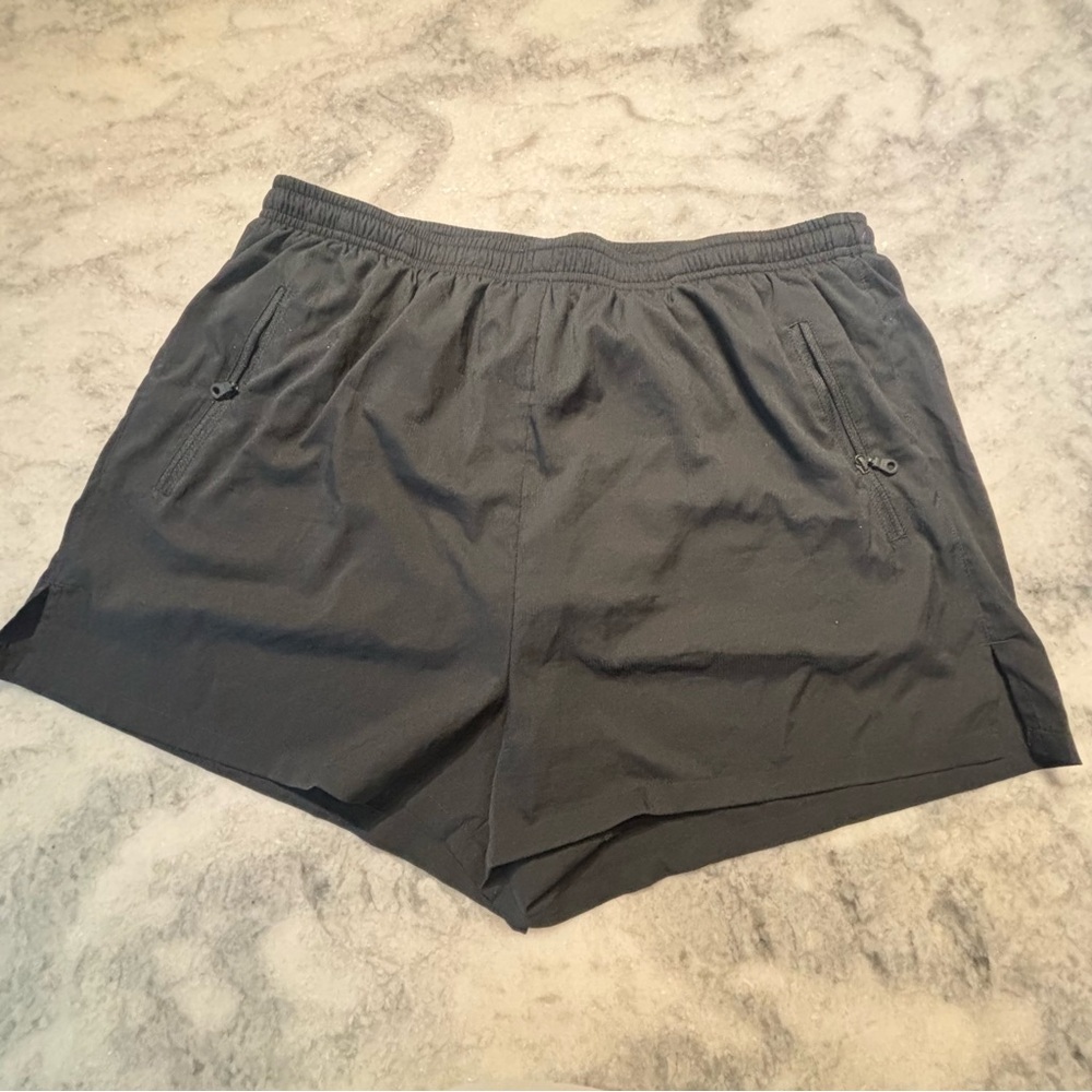 gazelle run shorts 🖤